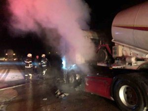 BURDUR’DA TIR YANARAK KULLANILMAZ HALE GELDİ