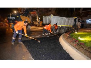 MERSİN’DE ASFALT MESAİSİ GECEYE TAŞINDI