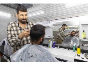 KUAFÖR AYAĞA GELDİ, VATANDAŞ RAHATLADI