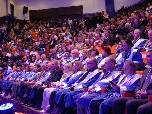 AÜ'DE AKADEMİK TÖREN GURURU