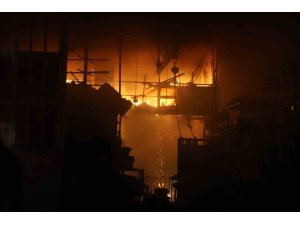 SANAYİ SİTESİ’NDE ÇIKAN YANGINDA 9 İŞ YERİ ZARAR GÖRDÜ