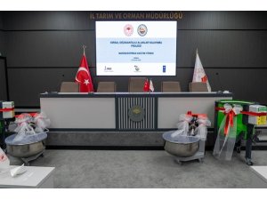 ADANA’DA 16’SI KADIN 32 ÇİFTÇİYE MAKİNE DESTEĞİ