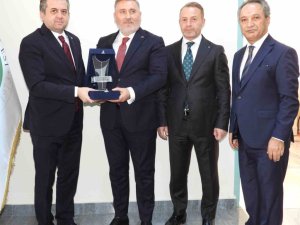 DAİMFED’DEN HASTANEYE 15 KONTEYNER MEDİKAL VE SARF MALZEMESİ DESTEĞİ