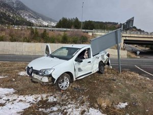 OTOMOBİL İLE TIR ÇARPIŞTI