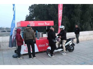 YÜREĞİR BELEDİYESİ’NDEN VATANDAŞA SICAK ÇORBA İKRAMI