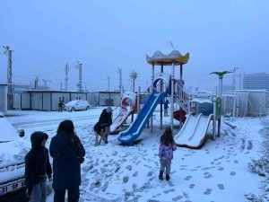 KAR YAĞIŞI HATAY’I BEYAZA BÜRÜDÜ, 2 İLÇEDE OKULLAR TATİL EDİLDİ