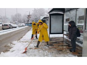 KAHRAMANMARAŞ’TA YAYA YOLLARI TEMİZLENİYOR