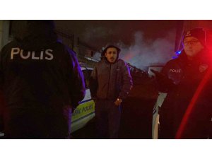 POLİSİ GÖRÜNCE KALDIRIMA ÇIKAN ALKOLLÜ SÜRÜCÜ POLİS EKİPLERİN DİKKATİ SAYESİNDE YAKALANDI