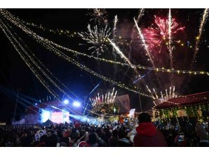 MERSİN’DE 2026 COŞKUSU SOKAKLARA TAŞTI