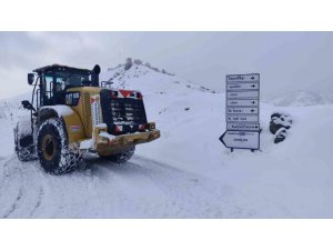 KAHRAMANMARAŞ’IN KUZEY İLÇELERİNDE KAR MESAİSİ