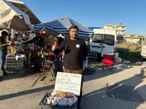 FERDİ TAYFUR’UN ÖLÜM YILDÖNÜMÜNDE LOKUM VE BİSKÜVİ DAĞITTI