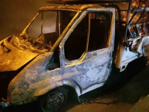 OSMANİYE’DE MANDALİNA YÜKLÜ KAMYONETTE ÇIKAN YANGIN SÖNDÜRÜLDÜ