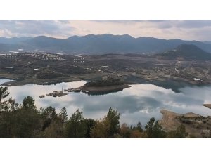 ANAMUR’DA SULAR ALTINDA KALAN KÖYDEN GERİYE BİR MİNARE KALDI