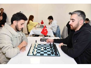 ALANYA’DA SAĞLIK ÇALIŞANLARI SATRANÇ TURNUVASINDA BİR ARAYA GELDİ