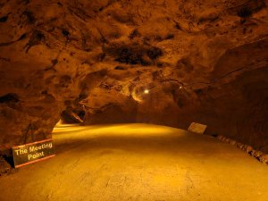 ANTALYA'DAKİ KARATAŞ MAĞARASI'NDA TEKNO PARTİ