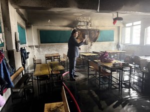 SINIFTA YANGIN ÇIKTI, EĞİTİME 2 GÜN ARA VERİLDİ