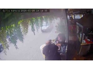 KLİMA BORUSU BOMBA GİBİ PATLADI: MÜŞTERİLER SOKAĞA KAÇTI