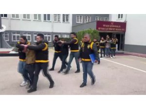 ARAÇTAN ATEŞ AÇANLARA EVDEN KARŞILIK VERİLDİ, VATANDAŞ VURULDU: 7 TUTUKLAMA