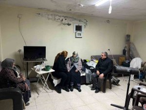 GÖRME ENGELLİ YAŞLI KADINA DEVLETTEN ŞEFKAT ELİ: "ELVEDA EVİM" DİYEREK YILLARDIR YAŞADIĞI EVİNE GÖZYAŞLARIYLA VEDA ETTİ