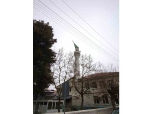 BURDUR’DA ŞİDDETLİ RÜZGAR NEDENİYLE MİNARENİN KUBBESİ KOPTU