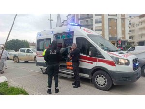 MANAVGAT’TA MOTOSİKLET DEVRİLDİ: 1 YARALI