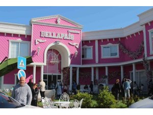 BİNLERCE KİŞİYİ DOLANDIRDIĞI İDDİA EDİLMİŞTİ: GÜNEY AFRİKA’DA GÜZELLİK MERKEZİ AÇMIŞ