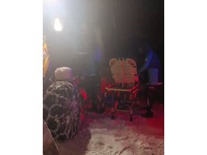 KARLA KAPANAN YOL AÇILDI, ZEHİRLENEN VATANDAŞ KURTARILDI