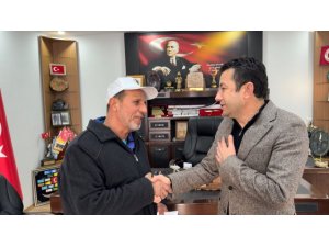 ENGELLİ VATANDAŞIN KAYBETTİĞİ PARAYI BULAN BELEDİYE PERSONELİ ÖDÜLLENDİRİLDİ