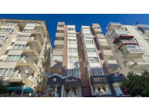 APARTMAN DAİRESİNDE ÇIKAN YANGIN KORKUTTU