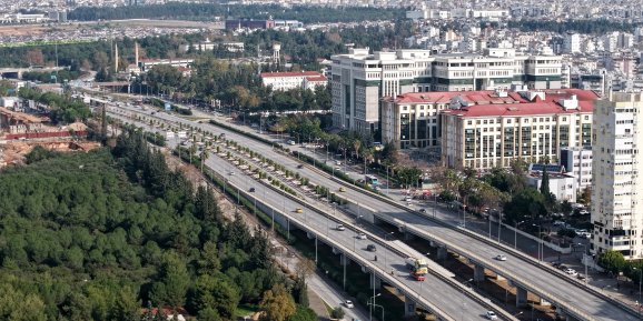 MİLYARLIK ARAZİ DAVASINDA CADDE KAPATMA KARARI