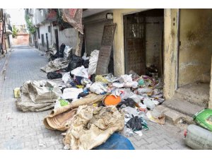 ADANA’DA ÇÖP EV TEMİZLENDİ