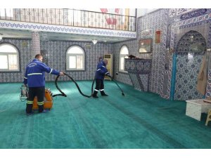 AKDENİZ’DE İBADETHANELER PERİYODİK OLARAK TEMİZLENİYOR