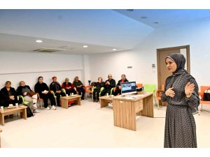 PARKİNSON AKADEMİ ÜYELERİNE YAŞAM TARZI EĞİTİMİ