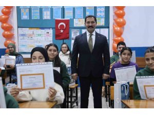 DEPREMİN ARDINDAN 224 YENİ OKULUN İNŞA EDİLDİĞİ HATAY’DA 374 BİN ÖĞRENCİ KARNE HEYECANI YAŞADI