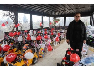 DEPREMZEDE ÖKSÜZ VE YETİM ÇOCUKLARIN YÜZÜ HEDİYELERLE GÜLDÜ