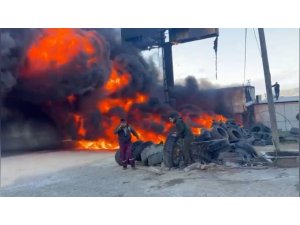 OTO LASTİKÇİDE YANGIN: D-400’Ü KARA DUMANLAR KAPLADI