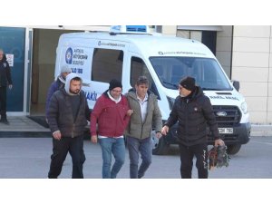 YOL KENARINDA ÖLÜ BULUNAN 14 YAŞINDAKİ ÇOCUĞUN AİLESİ GÖZYAŞLARINA BOĞULDU