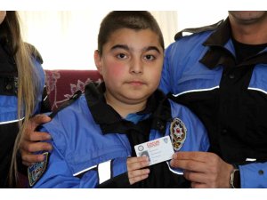 HAYALİNE KAVUŞTU POLİS OLDU