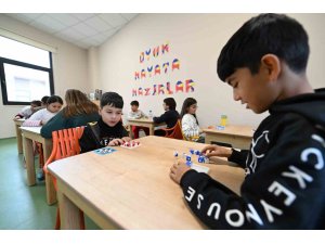 MERSİN’DE ÇOCUKLAR HEM ÖĞRENİYOR HEM SOSYALLEŞİYOR