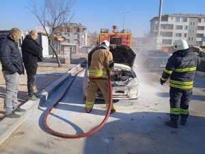 DEFNE’DE ARAÇ YANGINI