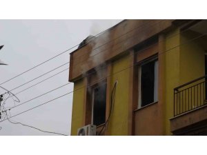 ANTALYA’DA DAİREDE ÇIKAN YANGIN KORKUTTU