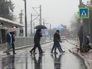 ANTALYA'DA ŞİDDETLİ YAĞIŞ