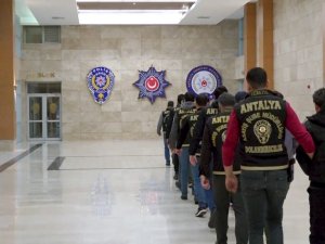 ÇİFTİ DOLANDIRAN 12 ŞÜPHELİ TUTUKLANDI