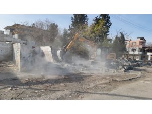 ERZİN’E 47 YILDIR HİZMET EDEN SANAYİ SİTESİ YIKILIYOR