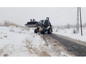 MERSİN BÜYÜKŞEHİR BELEDİYESİ EKİPLERİ KARLA MÜCADELEYE BAŞLADI