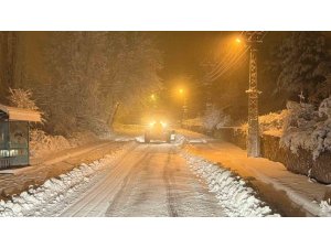 TARSUS’TA KARLA MÜCADELE: EKİPLER GECE BOYUNCA SAHADAYDI