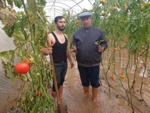 ANTALYA'DA TARIM ALANLARINI SU BASTI