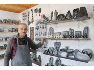 HOBİ OLARAK BAŞLADIĞI MESLEĞİNDE 25 YILDIR EKMEĞİNİ TAŞTAN ÇIKARIYOR