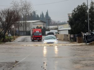 ANTALYA'DA TARIM ALANLARI SU ALTINDA KALDI