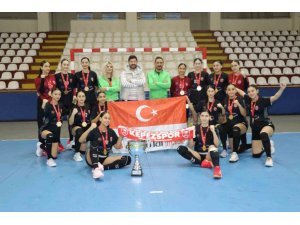 KEPEZ’İN YILDIZ KIZLARI HENTBOLDA TÜRKİYE ŞAMPİYONU
